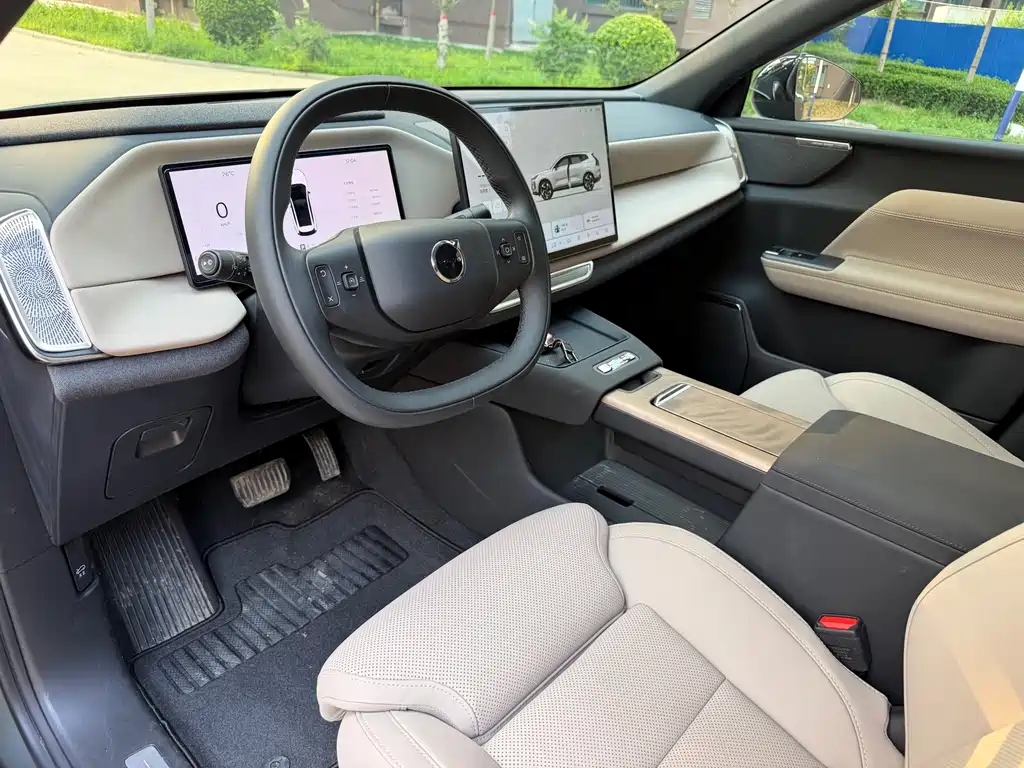 Volvo XC70 PHEV 沃尔沃XC70插电式混动 2026款 四驱超长续航Core