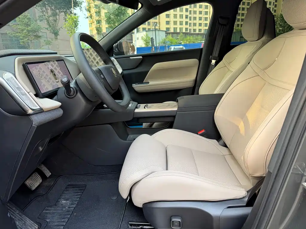 Volvo XC70 PHEV 沃尔沃XC70插电式混动 2026款 四驱超长续航Core