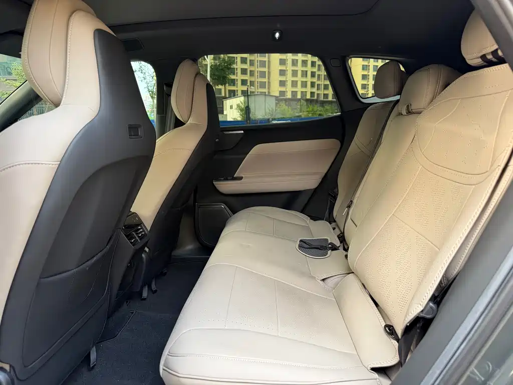 Volvo XC70 PHEV 沃尔沃XC70插电式混动 2026款 四驱超长续航Core