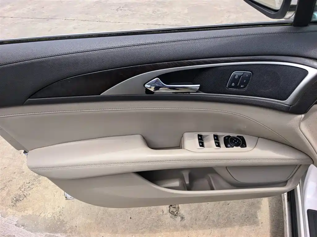 Lincoln MKZ 2.0 T Graceful