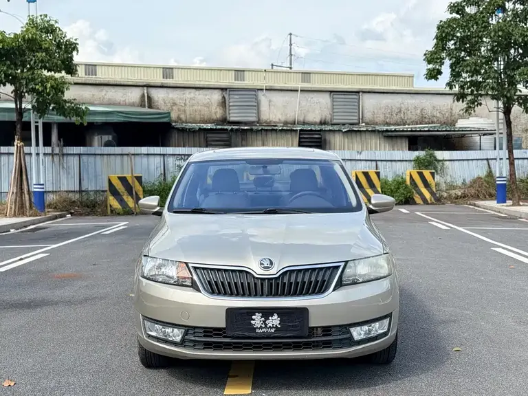 Skoda Rapid 1.6 L Auto Smart Select