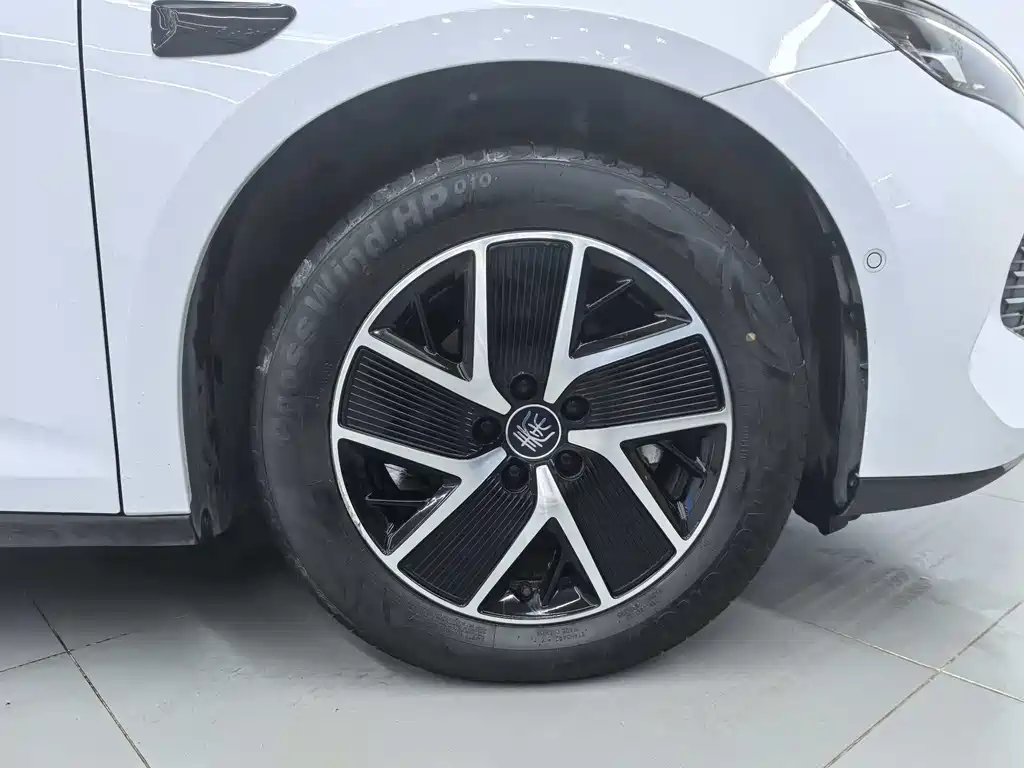 Qin L DM-i Smart Drive 120 KM Leading