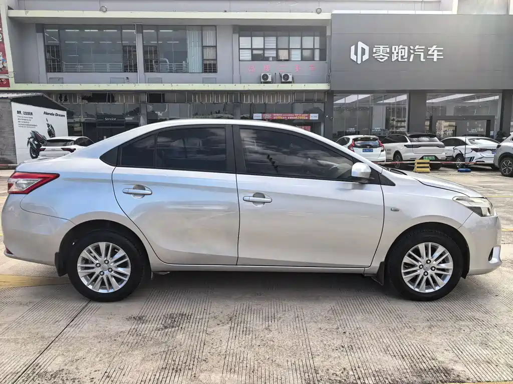 Vios 1.5 L Auto Smart Style