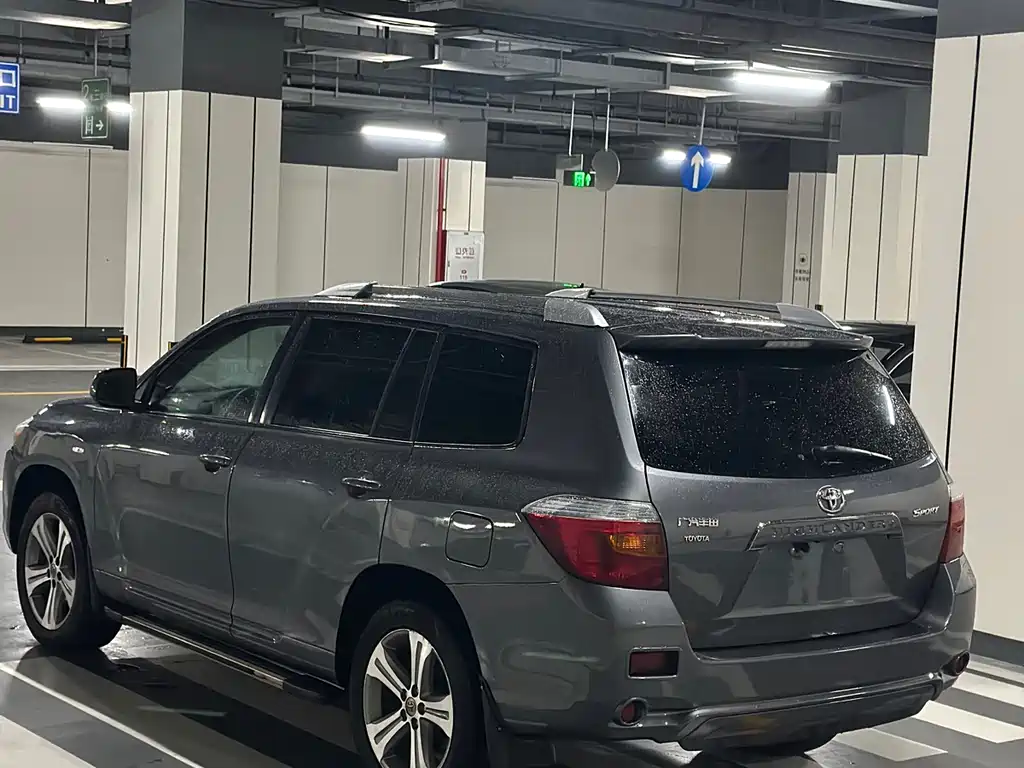 Highlander 2.7 L 2 WD 7-seat Luxury