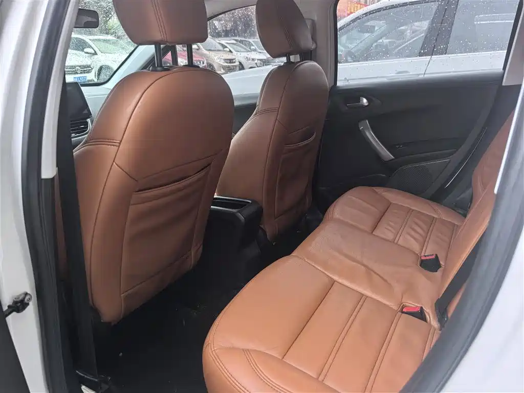 Peugeot 2008 2014 1.6 L Manual Trendy