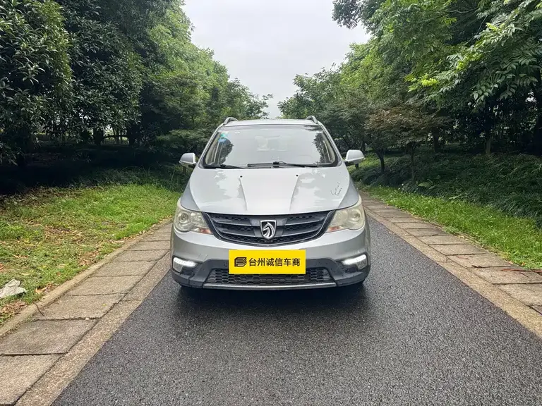 Baojun 730 1.5 L Manual Luxury Navigation ESP 7-seat