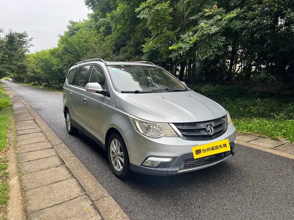 Baojun 730 1.5 L Manual Luxury Navigation ESP 7-seat