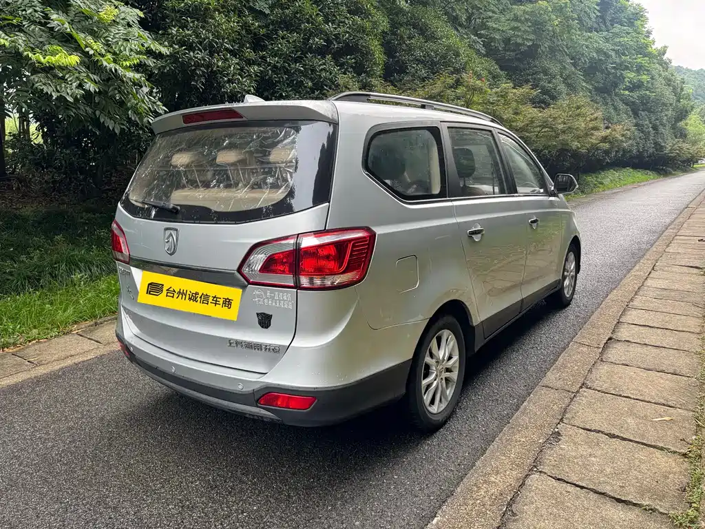 Baojun 730 1.5 L Manual Luxury Navigation ESP 7-seat