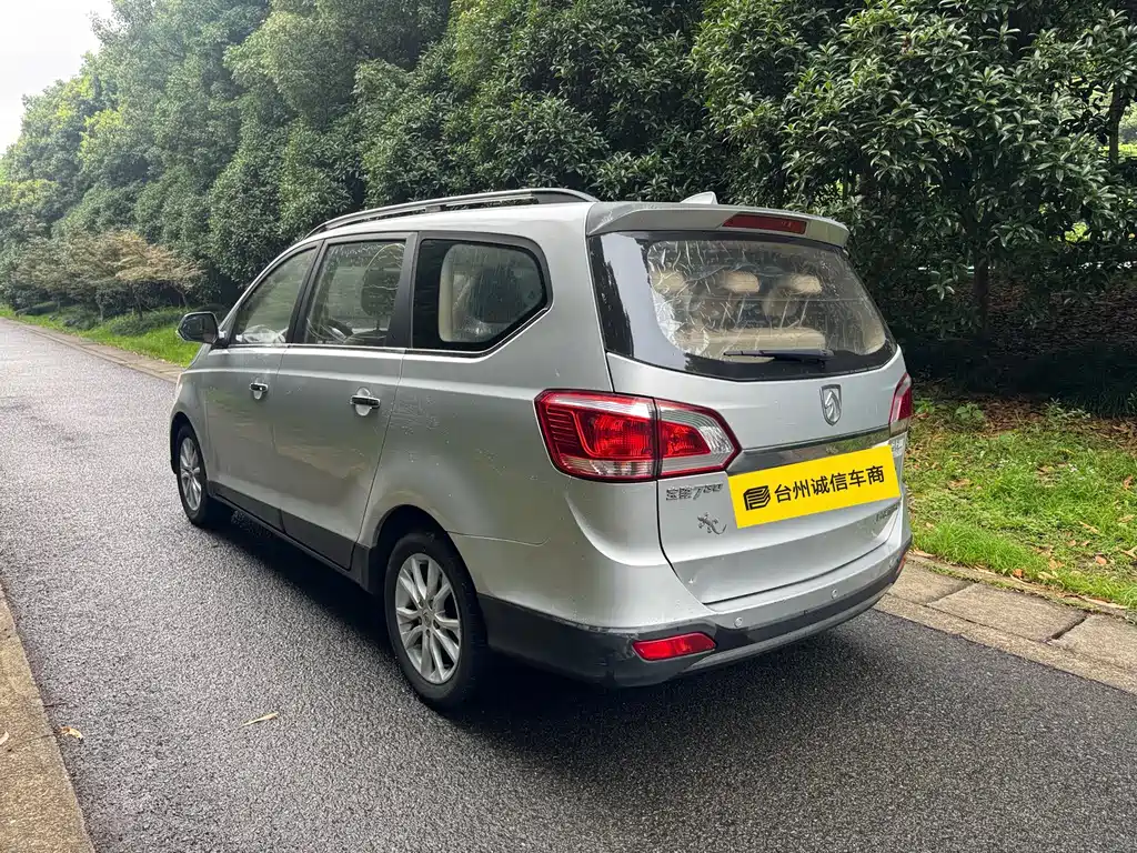 Baojun 730 1.5 L Manual Luxury Navigation ESP 7-seat