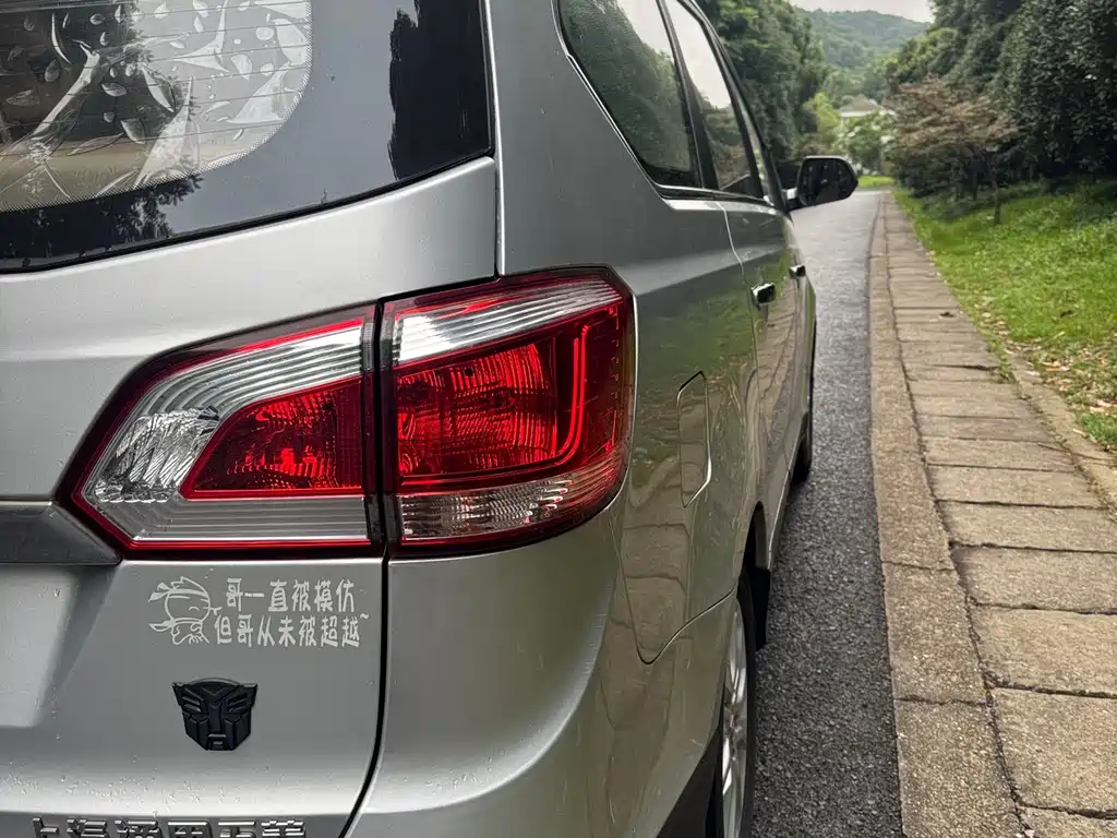 Baojun 730 1.5 L Manual Luxury Navigation ESP 7-seat