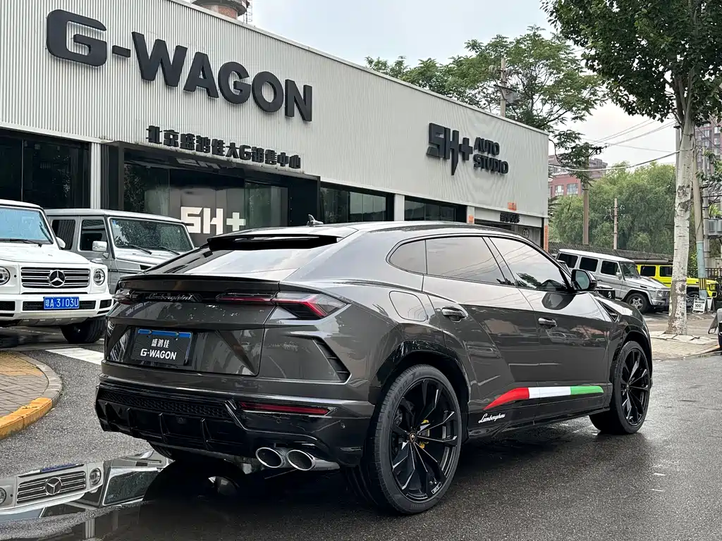 Urus 4.0 T V8
