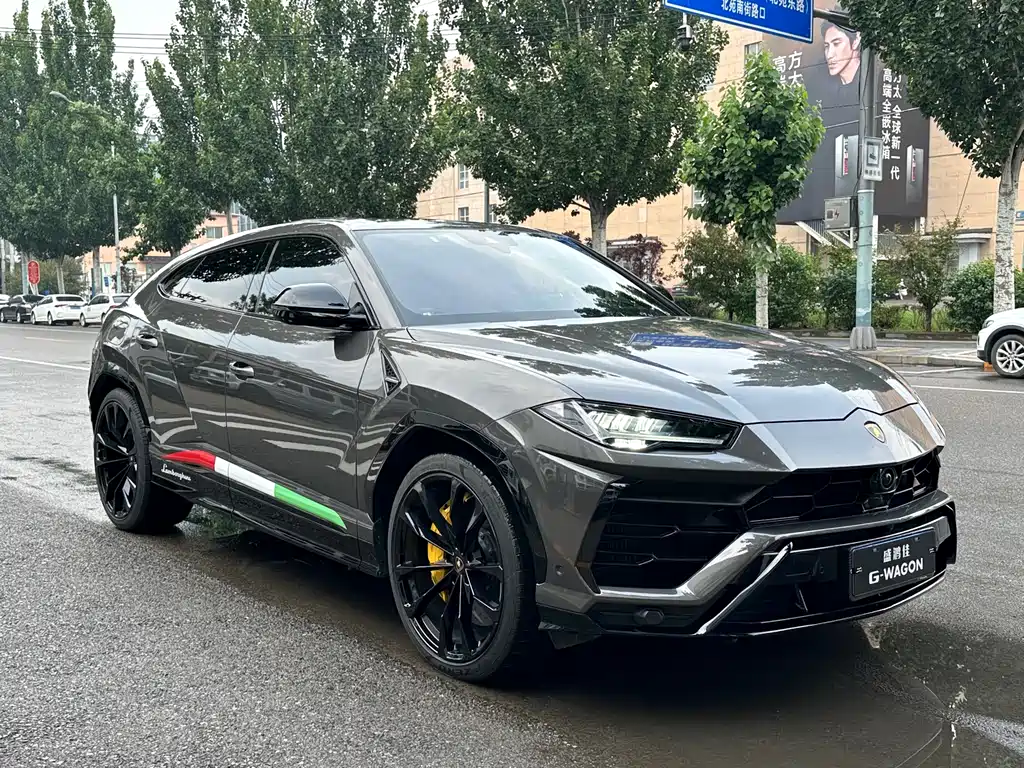 Urus 4.0 T V8