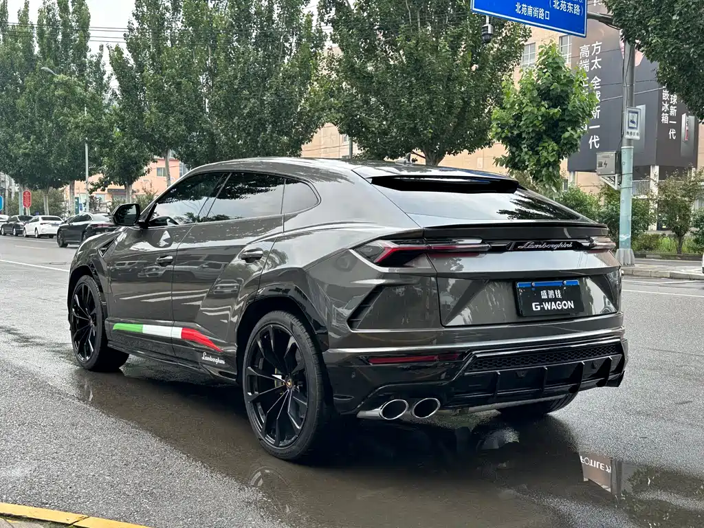 Urus 4.0 T V8
