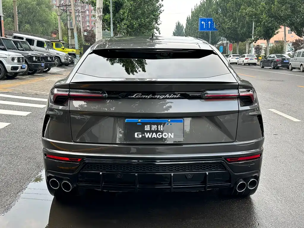Urus 4.0 T V8