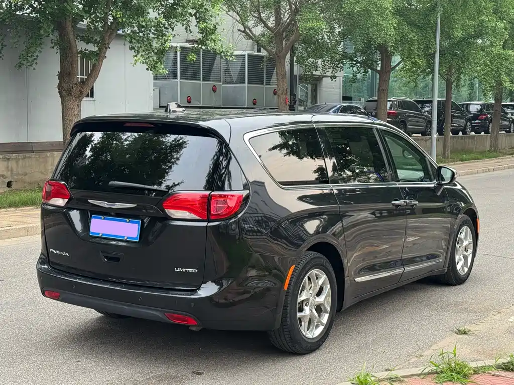 Pacifica (Import) 3.6 L Premium