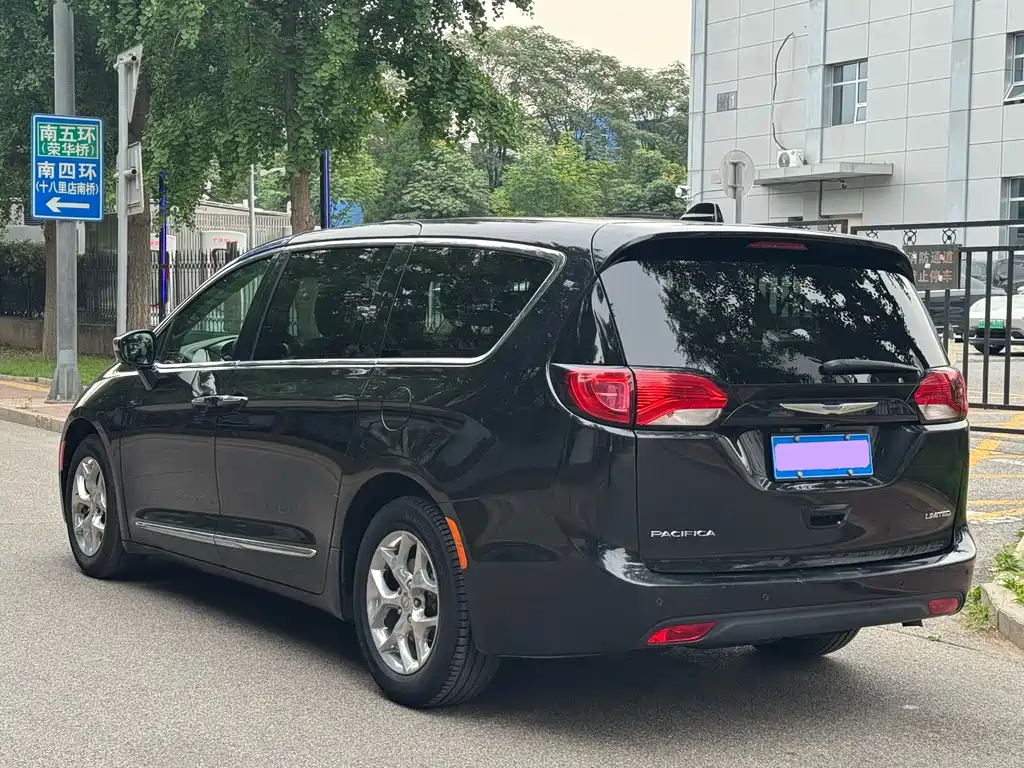 Pacifica (Import) 3.6 L Premium