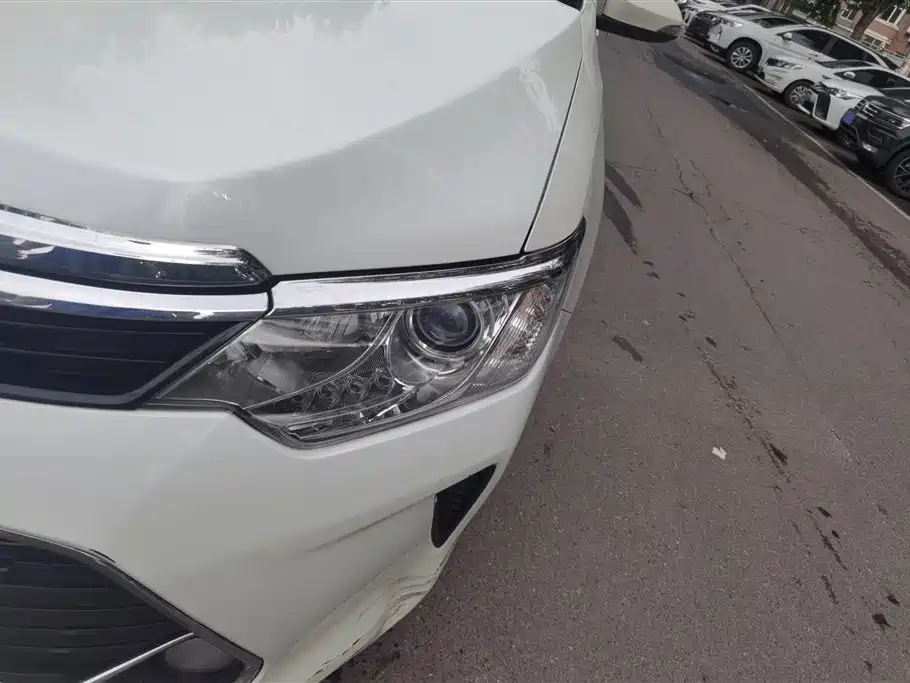 Camry 2.0 G 10 th Anniversary Commemorative Leading