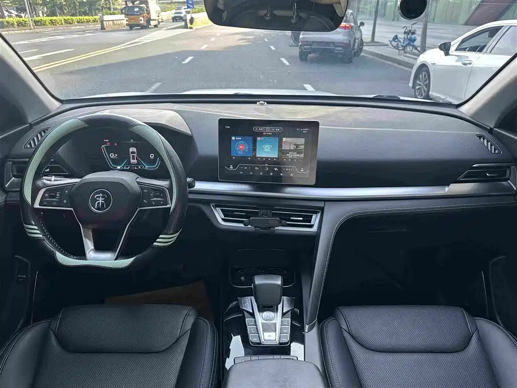Song Pro 1.5 T Auto Distinguished