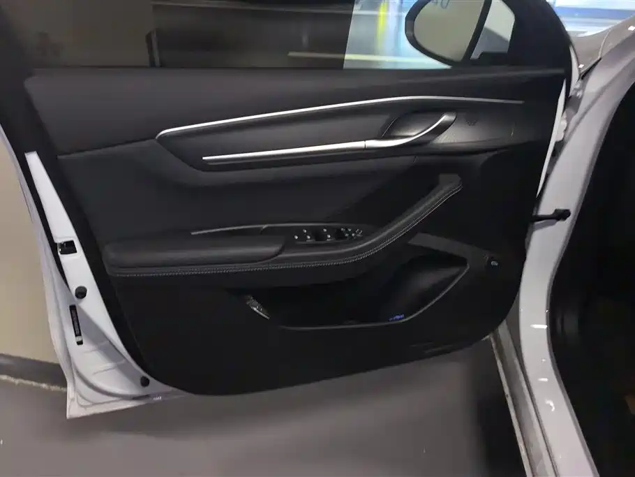 Destroyer 05 Glory DM-i 55 KM Luxury