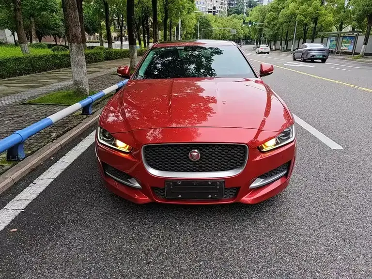Jaguar XE 2.0 T 200 PS R-Sport