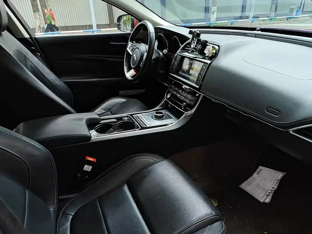 Jaguar XE 2.0 T 200 PS R-Sport