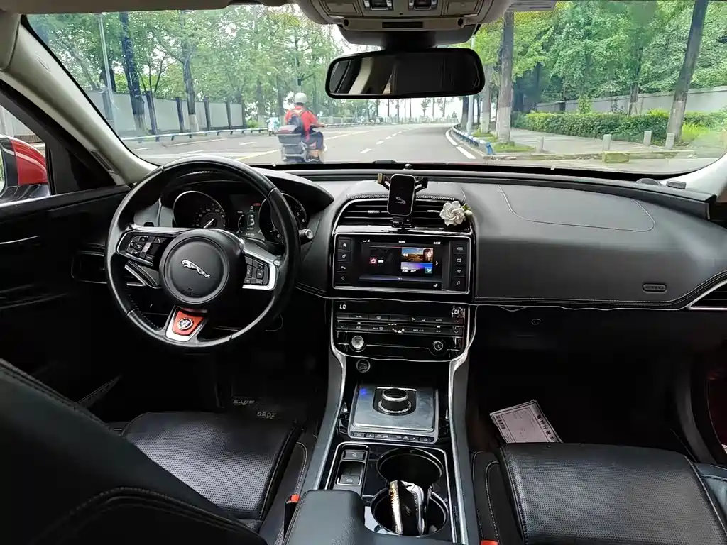 Jaguar XE 2.0 T 200 PS R-Sport
