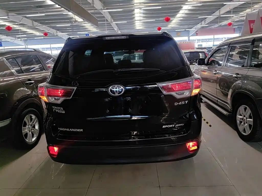 Highlander 2.0 T 4 WD Luxury 7-seat