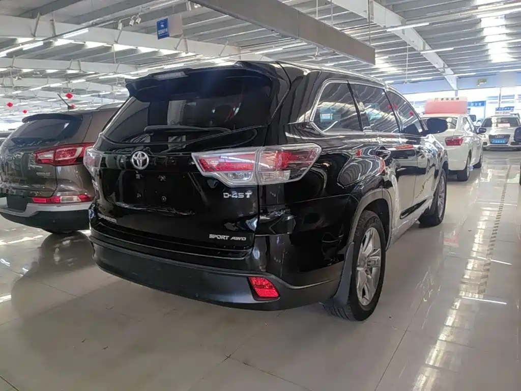 Highlander 2.0 T 4 WD Luxury 7-seat