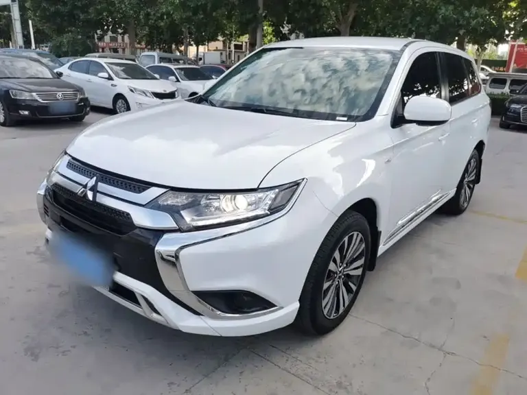 Mitsubishi Outlander 2.0 L 2 WD Smooth Travel 5-seat
