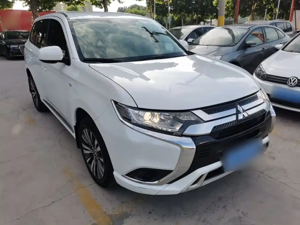 Outlander 2.0 L 2 WD Smooth Travel 5-seat