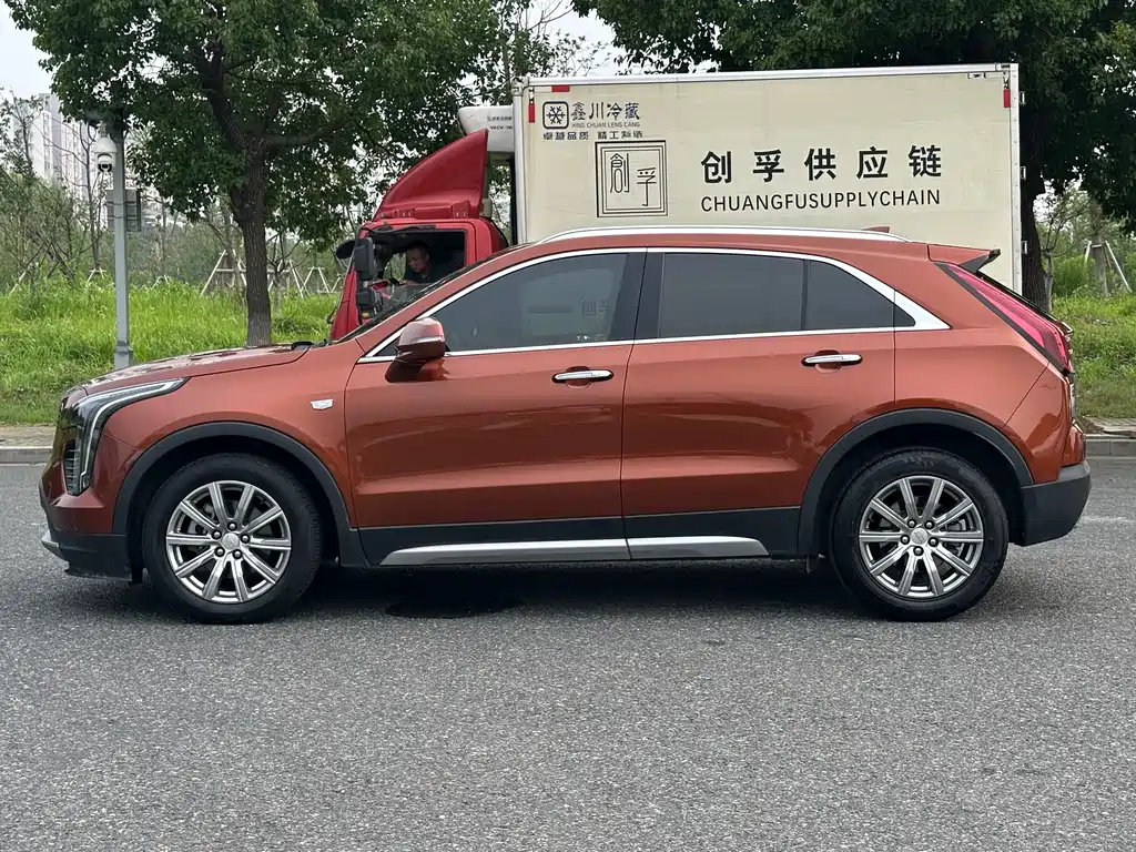 Cadillac XT4 28 T 2 WD Leading