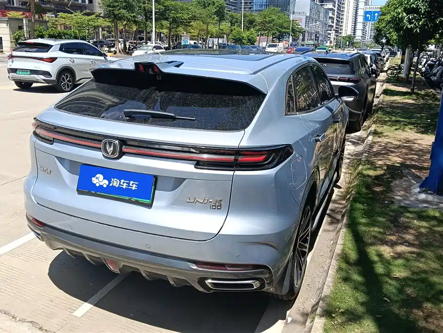 Changan UNI-K iDD Blue Whale iDD 130 km 1.5 T Distinguished