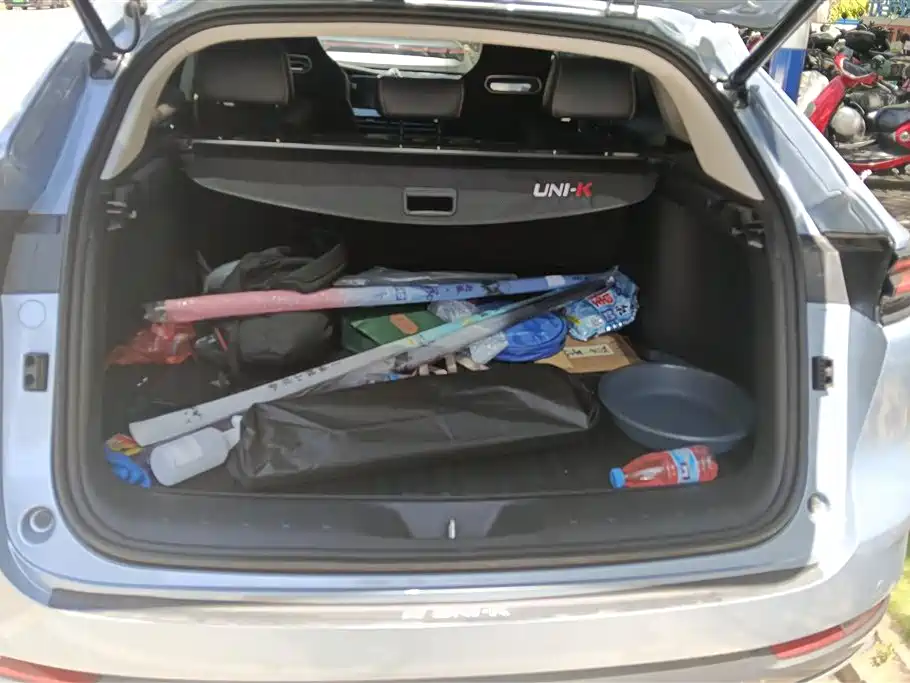 Changan UNI-K iDD Blue Whale iDD 130 km 1.5 T Distinguished
