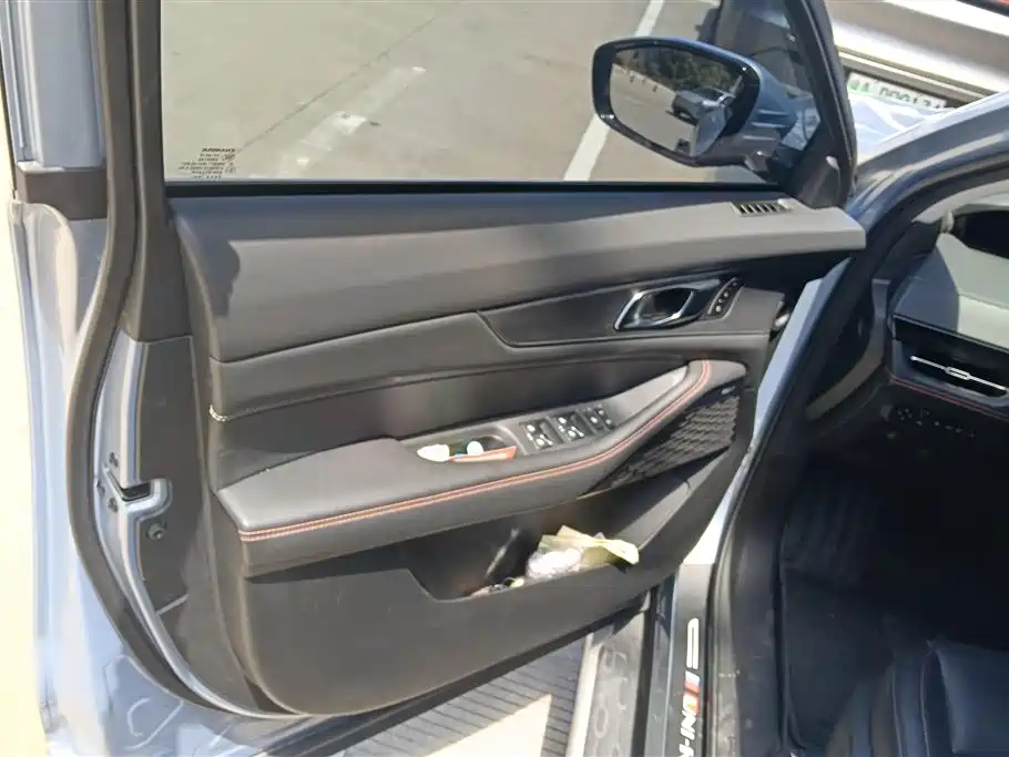 Changan UNI-K iDD Blue Whale iDD 130 km 1.5 T Distinguished