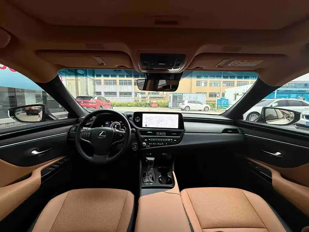 Lexus ES 300 h Outstanding