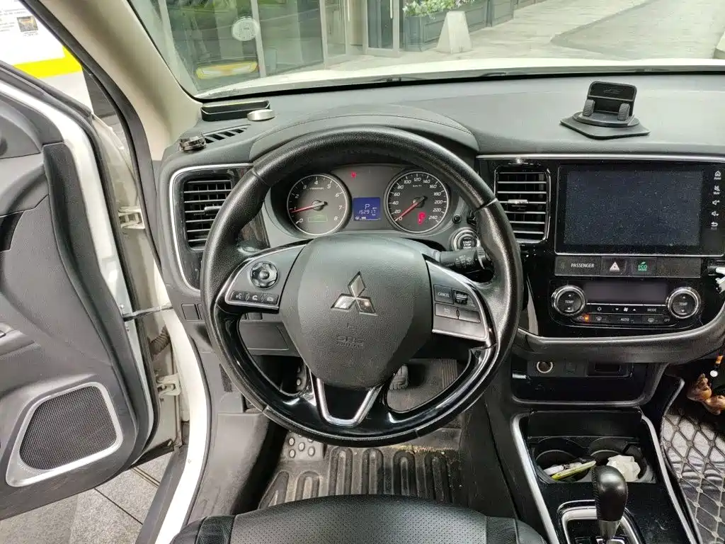 Outlander 2.0 L 2 WD Glory 5-seat