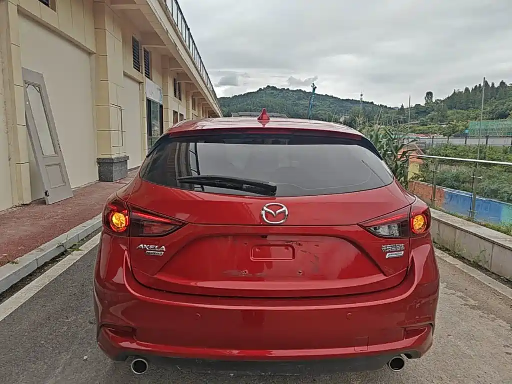 Mazda 3 Axela Hatchback 2.0 L Auto Sport CN-V