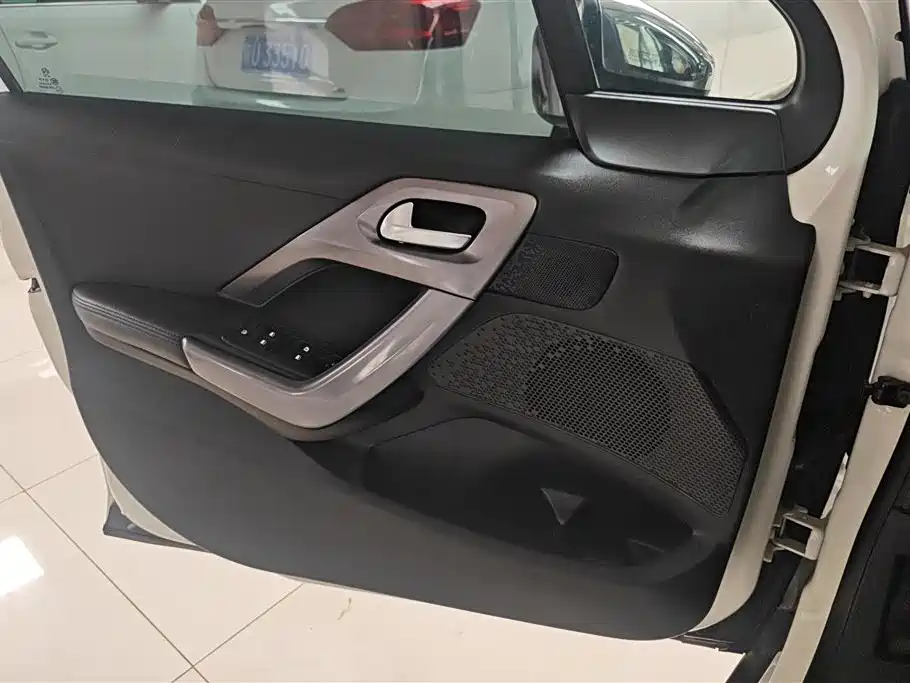 Peugeot 2008 2014 1.6 L Auto Navigator