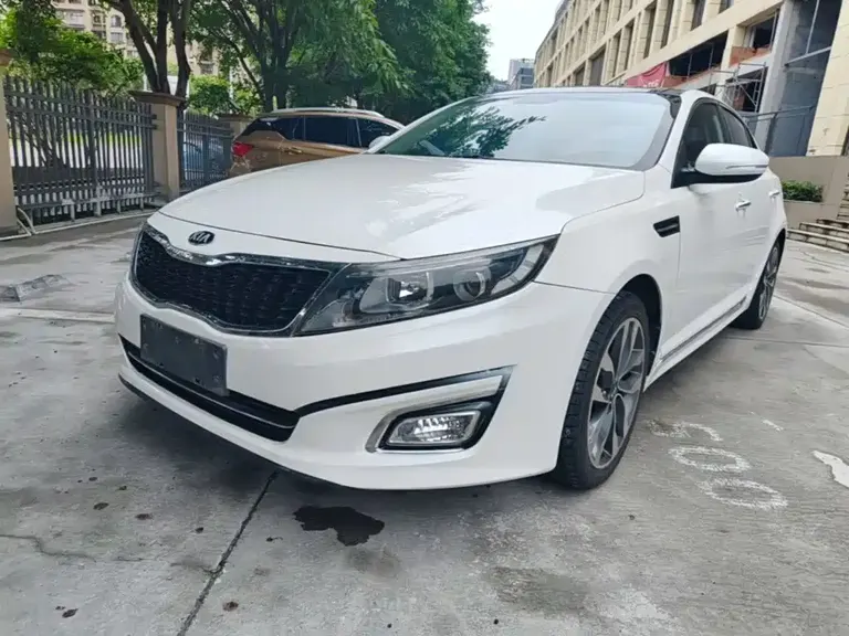 Kia K5 2.0 L Auto Luxury