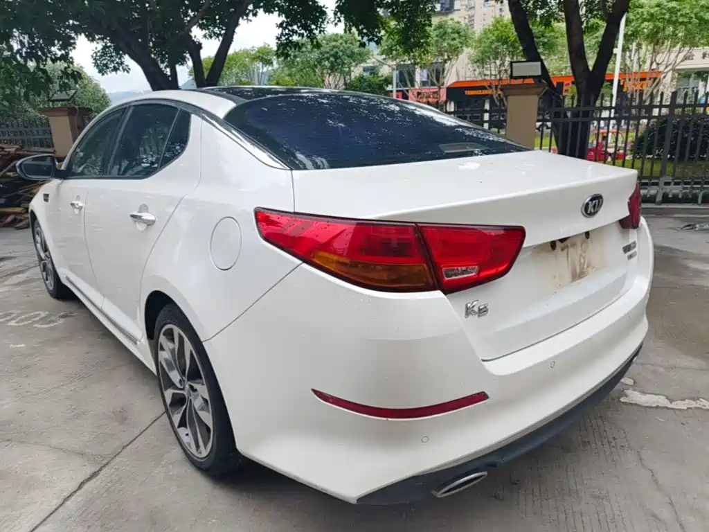 Kia K5 2.0 L Auto Luxury