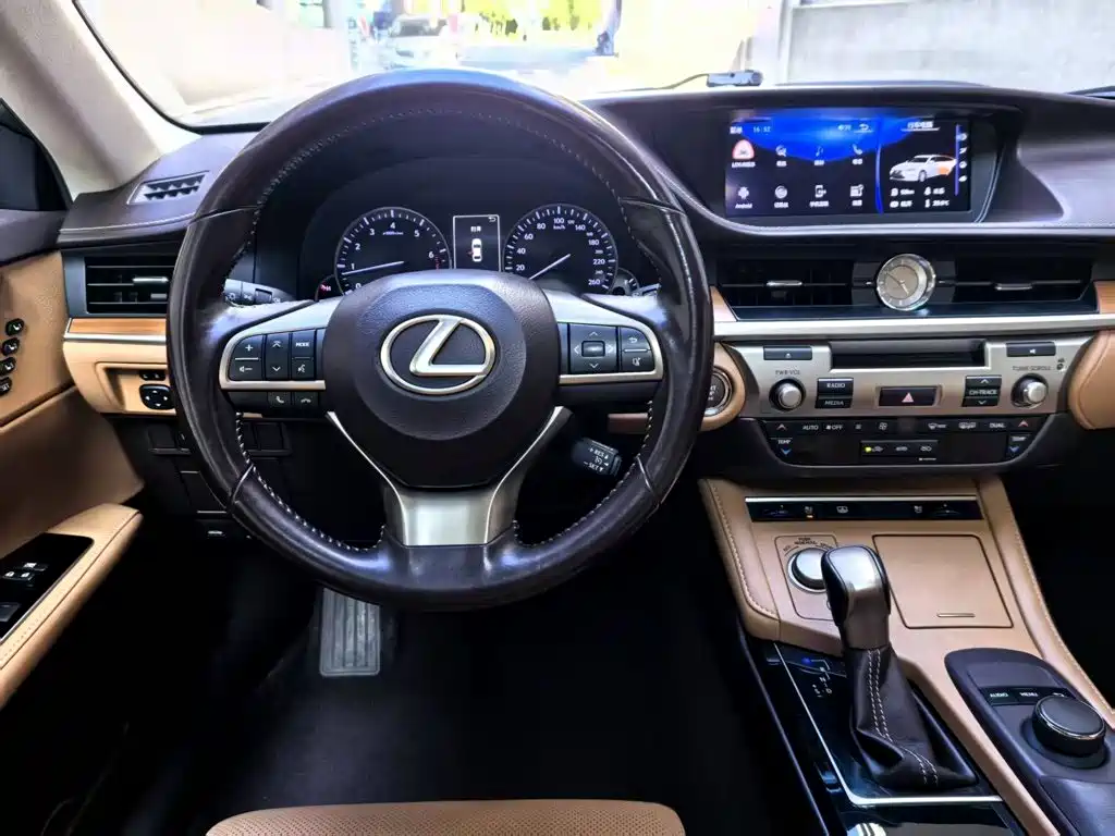 Lexus ES 250 Elegant