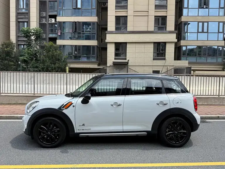 MINI COUNTRYMAN 1.6 T COOPER ALL4 Fun