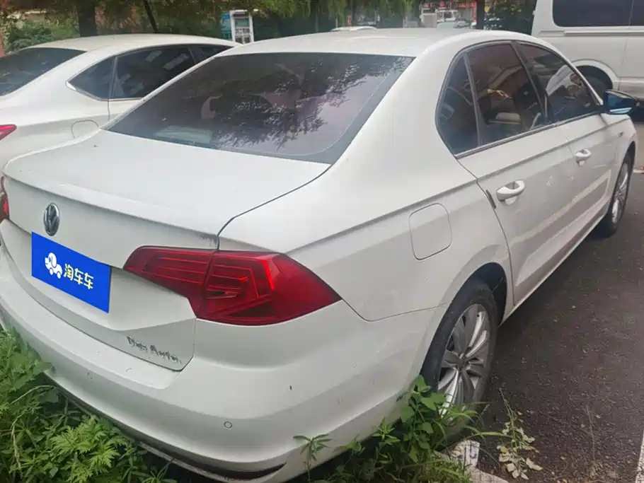 Bora 1.5 L Manual Fashion