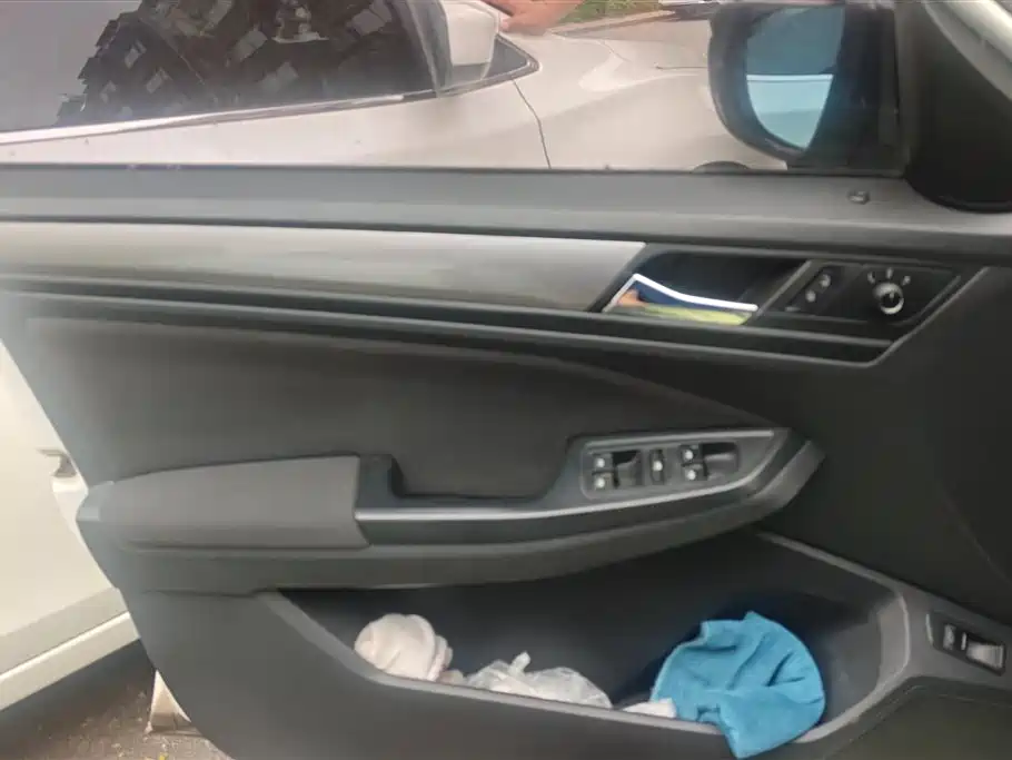 Bora 1.5 L Manual Fashion
