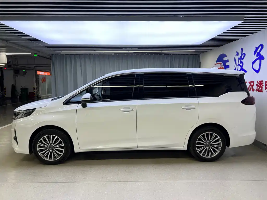 GAC Trumpchi M6 270 T Auto Honored (6-seat) CN-V