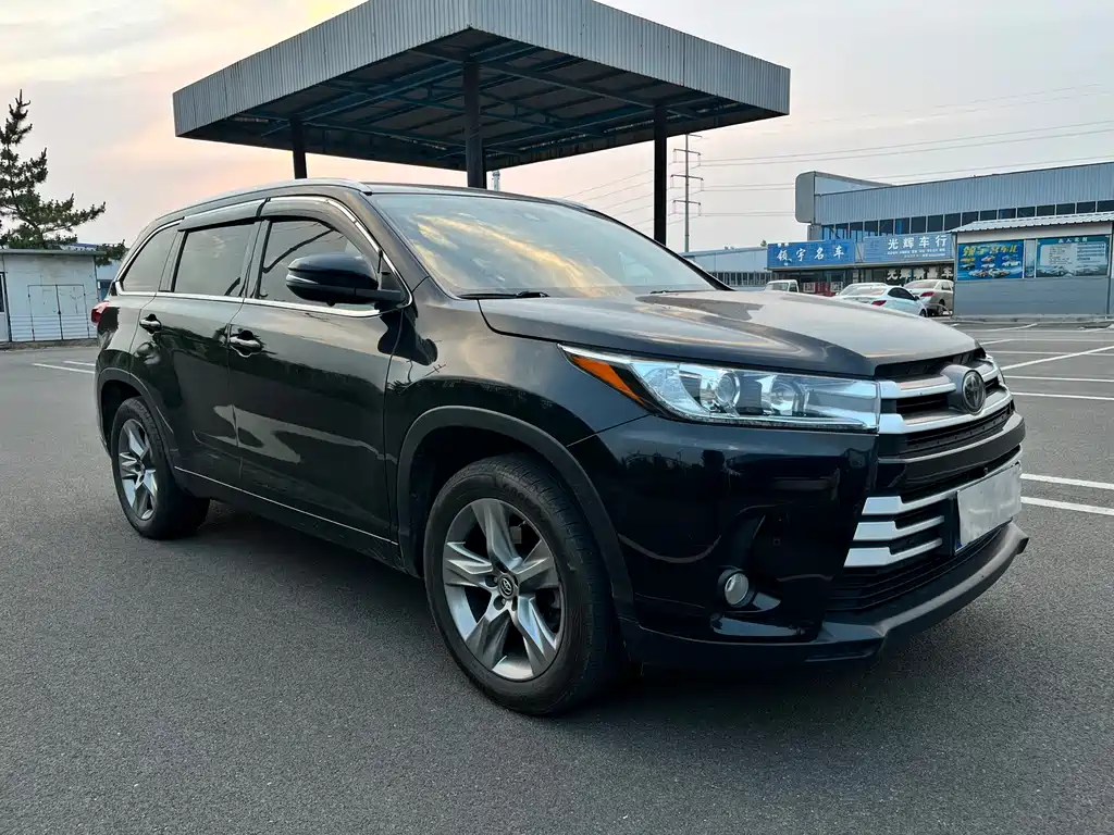 Highlander 2.0 T 4 WD Luxury 7-seat CN-VI