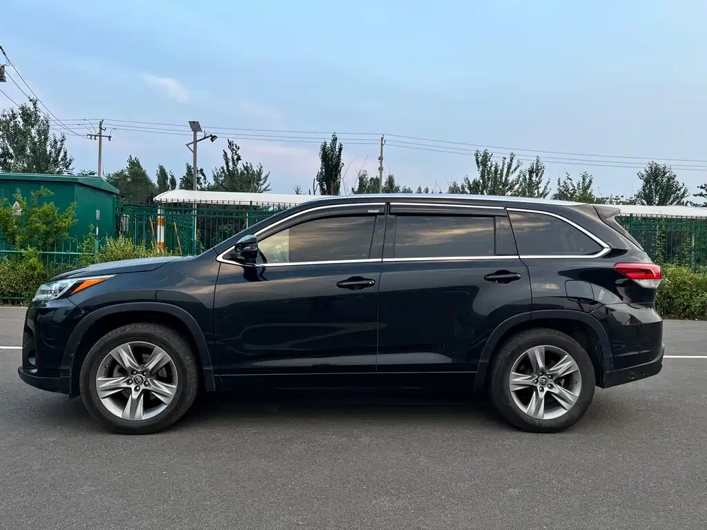 Highlander 2.0 T 4 WD Luxury 7-seat CN-VI