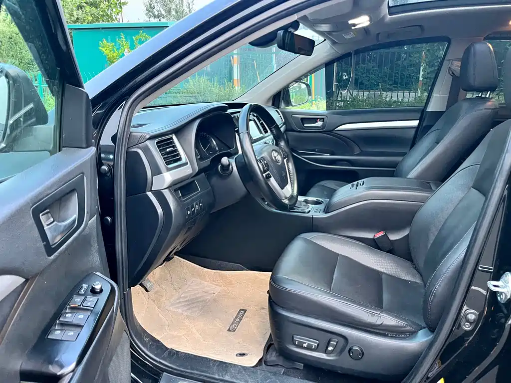 Highlander 2.0 T 4 WD Luxury 7-seat CN-VI