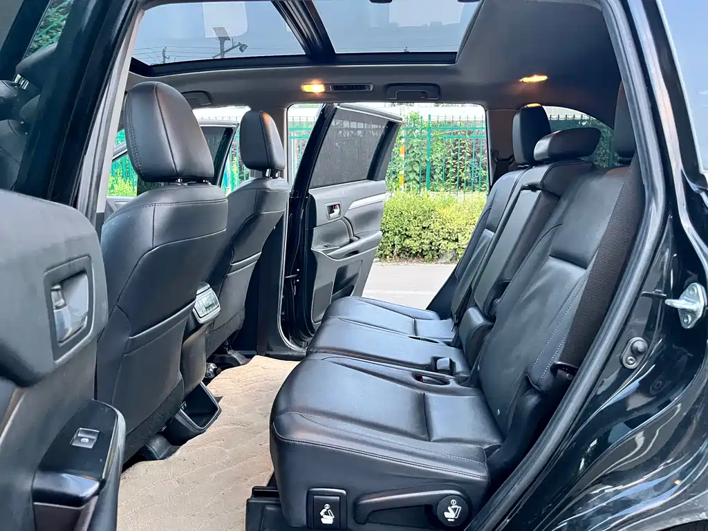 Highlander 2.0 T 4 WD Luxury 7-seat CN-VI