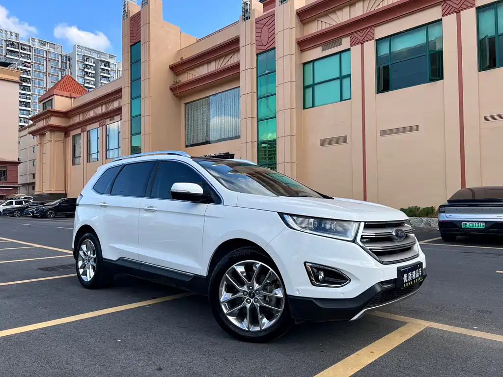 Edge EcoBoost 245 4 WD Supreme Sharp 7-seat